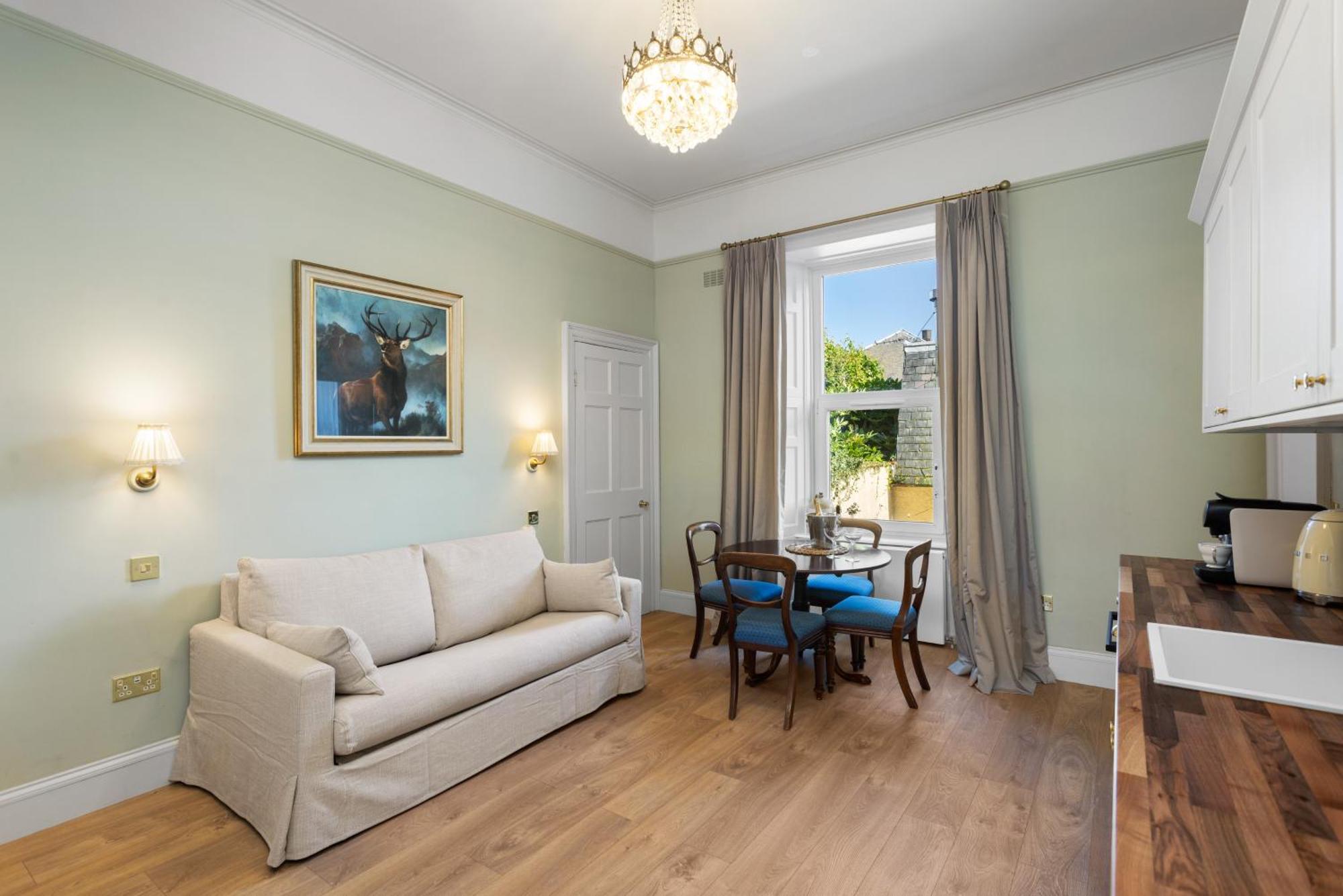 The Townhouse - Leith Aparthotel